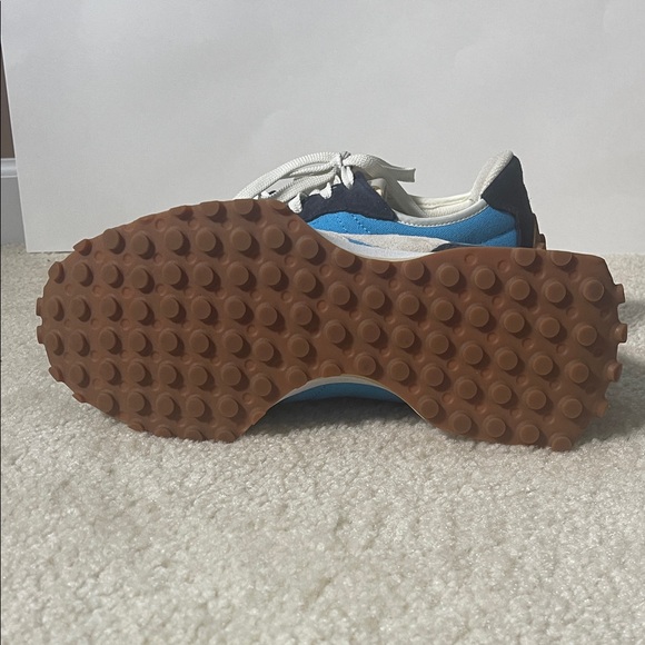 Men’s Size 9/ Women’s Size 10. New Balance 327 Blue Lifestyle Sneakers - Picture 5 of 5